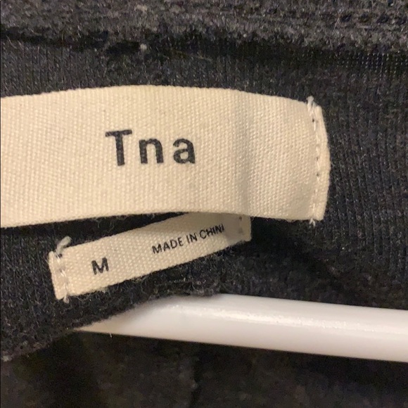 Aritzia TNA shirt - Picture 2 of 5